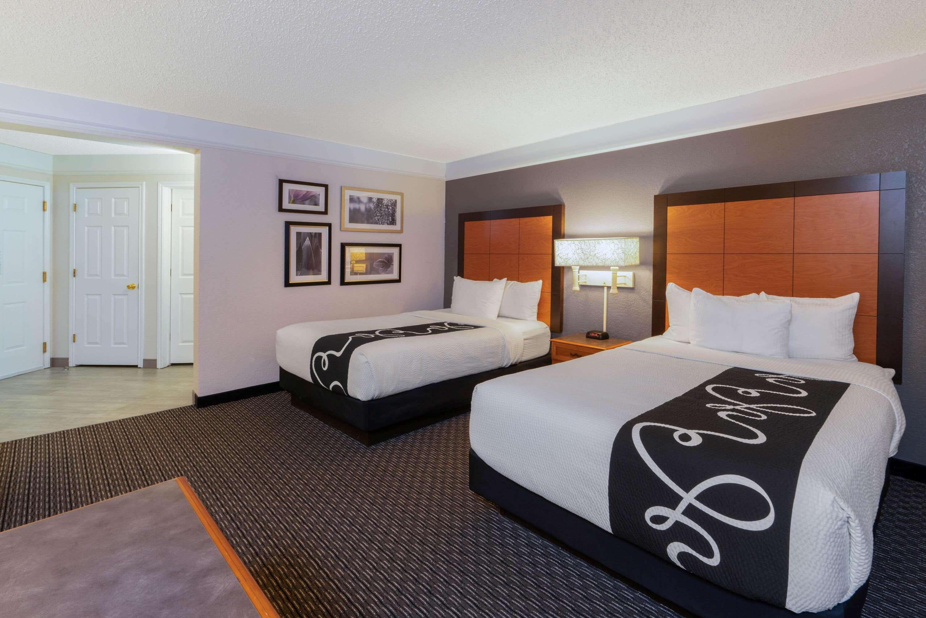 La Quinta By Wyndham Pueblo Hotel Exterior photo