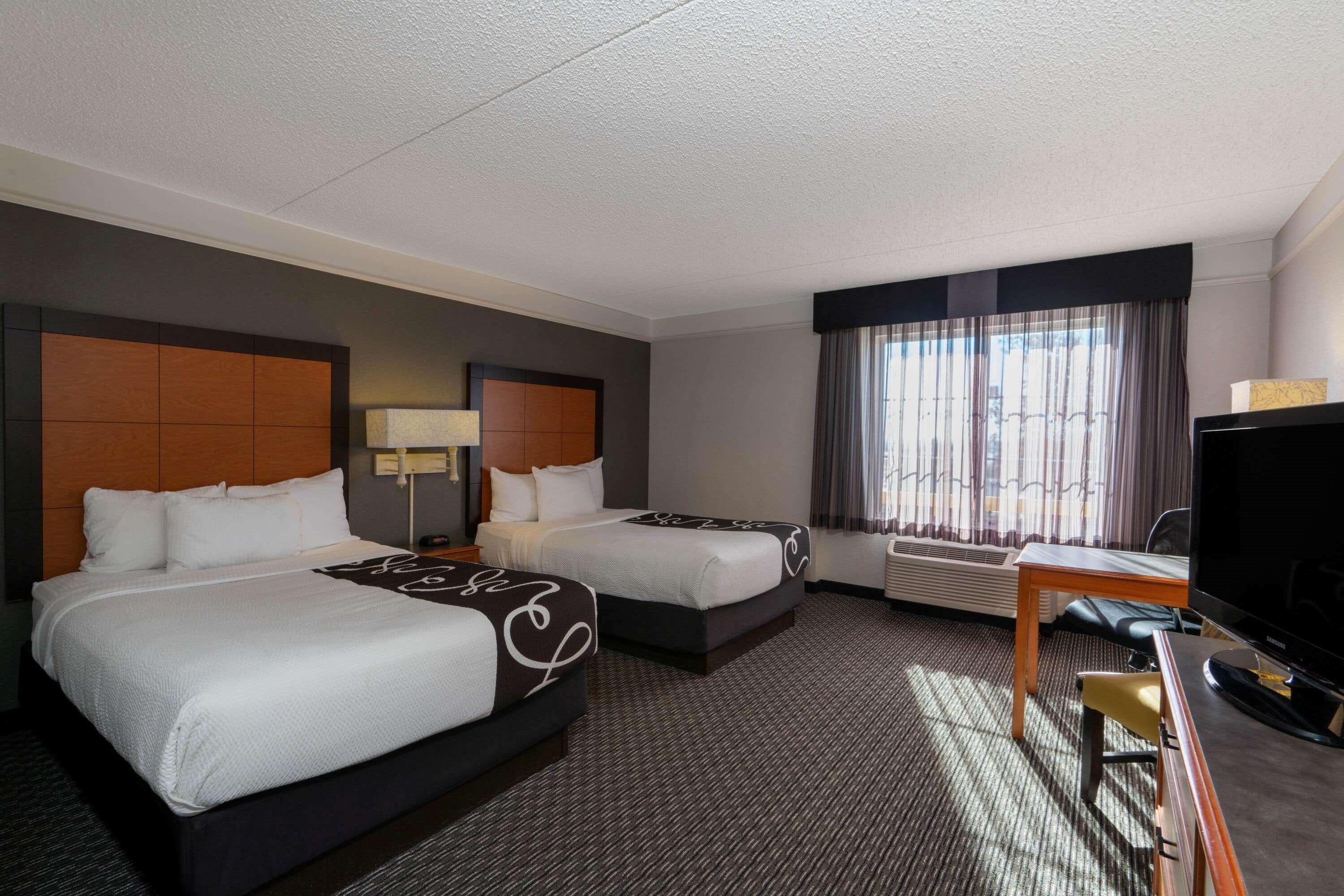 La Quinta By Wyndham Pueblo Hotel Exterior photo