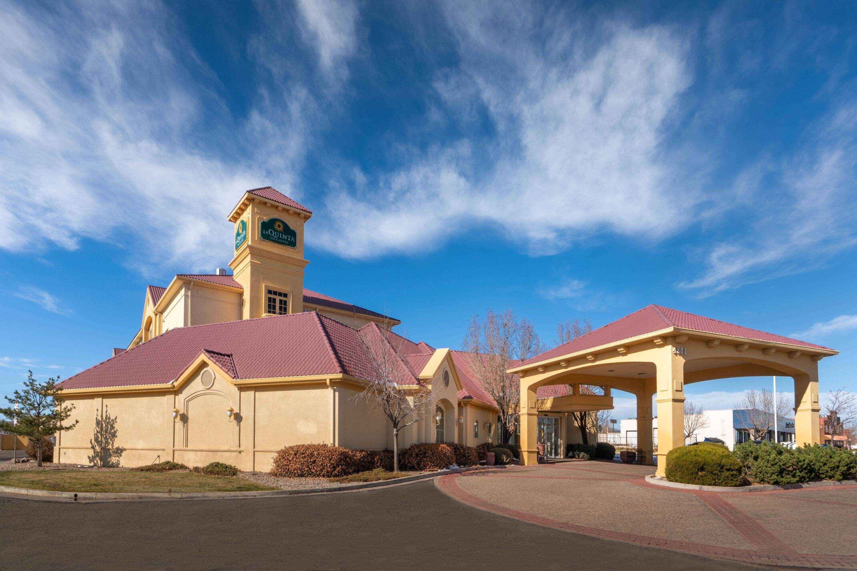 La Quinta By Wyndham Pueblo Hotel Exterior photo