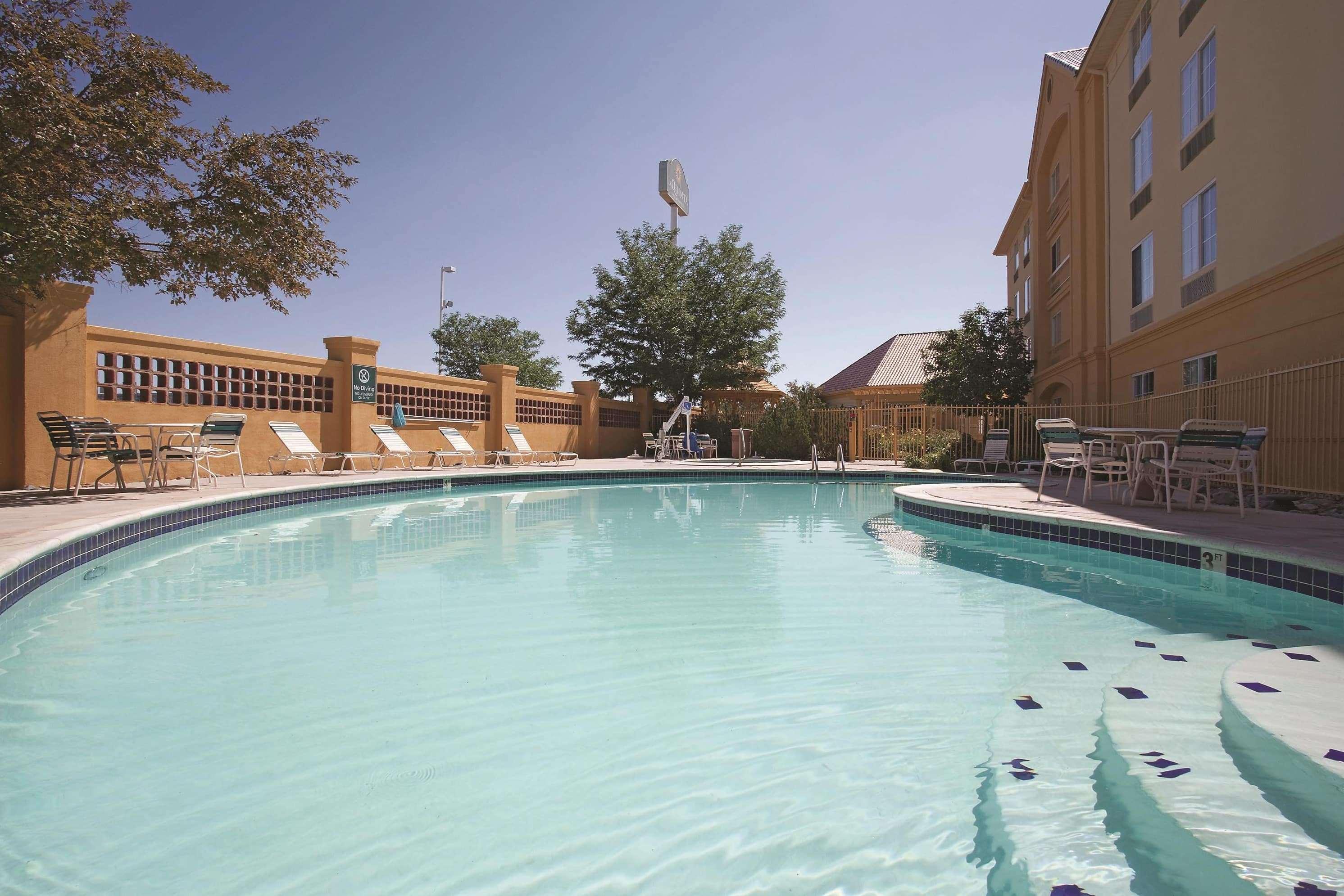 La Quinta By Wyndham Pueblo Hotel Exterior photo