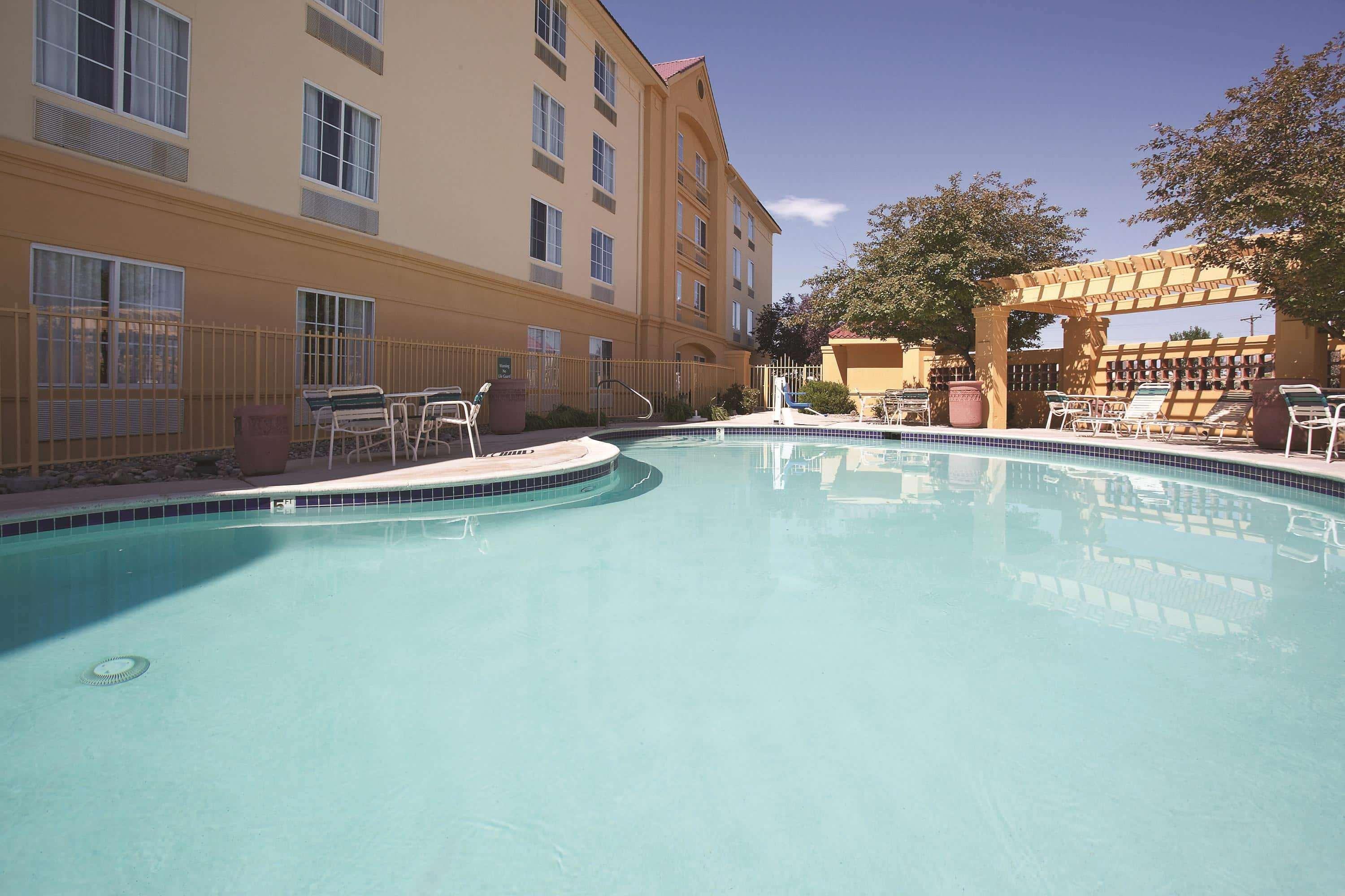 La Quinta By Wyndham Pueblo Hotel Exterior photo